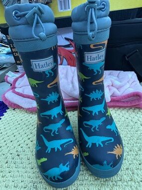 Hatley dinosaur print rubber rain/snow boots Sherpa lined child size 1